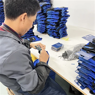 Continue melhorando. Nossa equipe está instalando tags de luva de acordo com ...